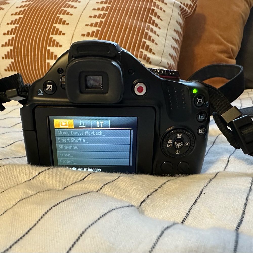 Canon SX40 HS Camera - Picture 6 of 7